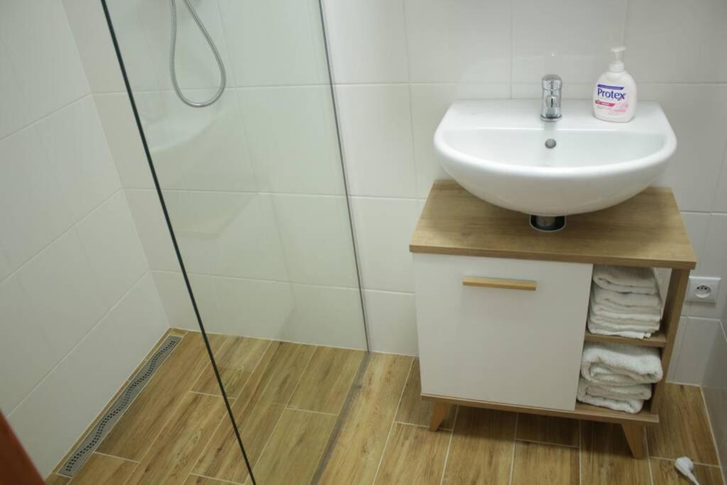 Appartamento Apartmán - Dlhé Diely Bratislava Esterno foto