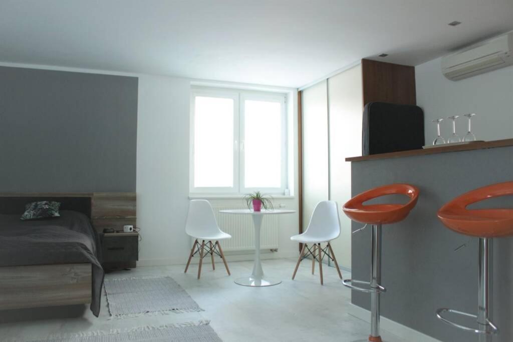 Appartamento Apartmán - Dlhé Diely Bratislava Esterno foto