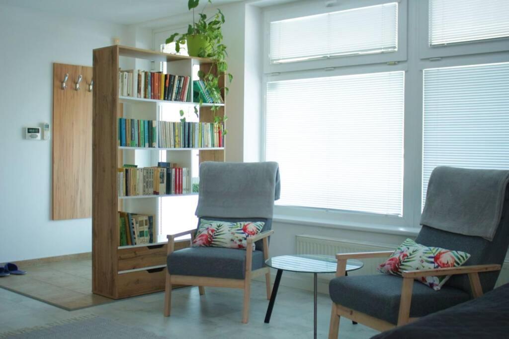 Appartamento Apartmán - Dlhé Diely Bratislava Esterno foto