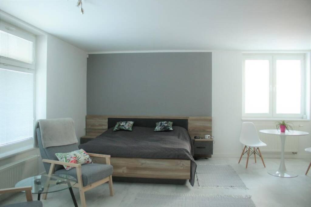 Appartamento Apartmán - Dlhé Diely Bratislava Esterno foto